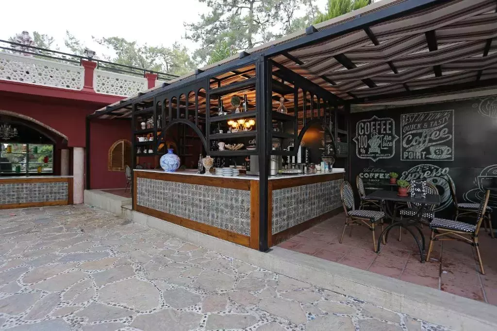 کافه هتل گرند یازیچی کلاب مارماریس پالاس